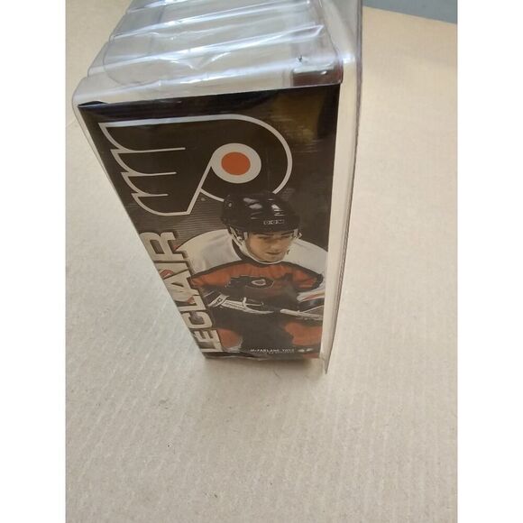 MCFARLANE - NHL - John LeClair - Philadelphia Flyers - Series 1 - Picture 3 of 8